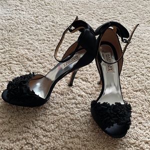 Badgley Mischka black bow heels